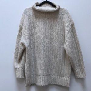 Aritzia Wilfred cream sweater, Size M